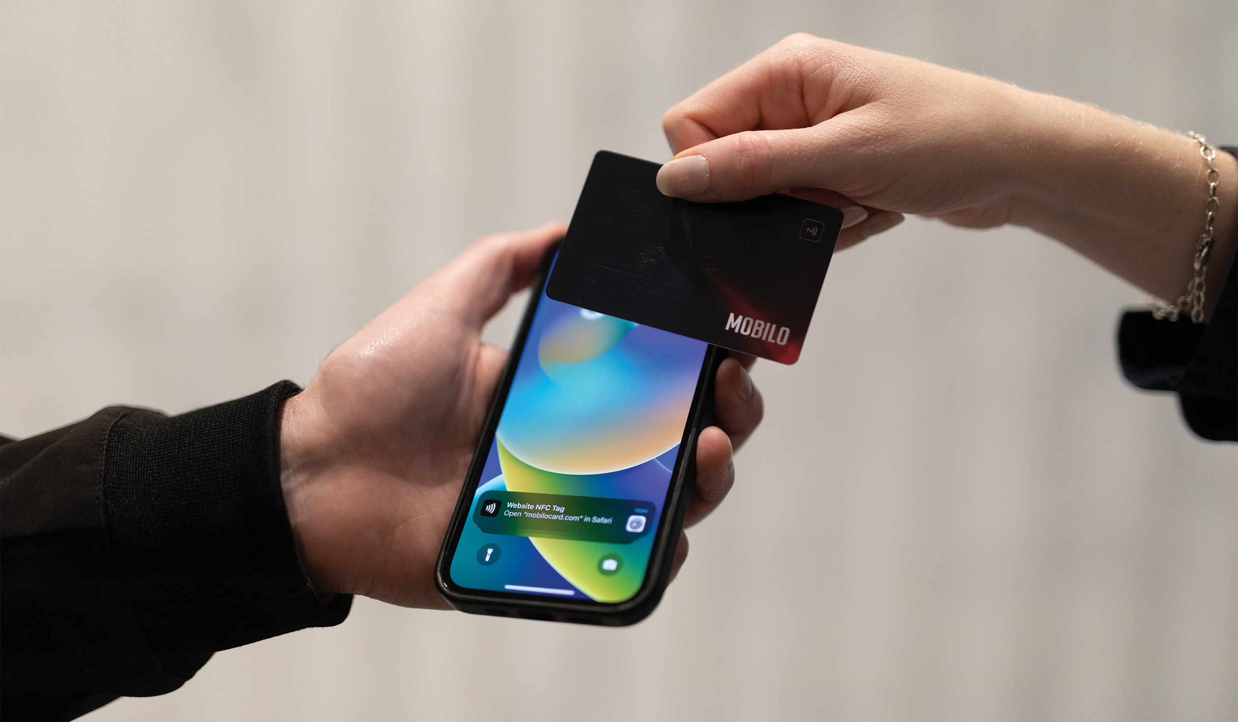 What's an NFC chip and how does it work in a smart business card?